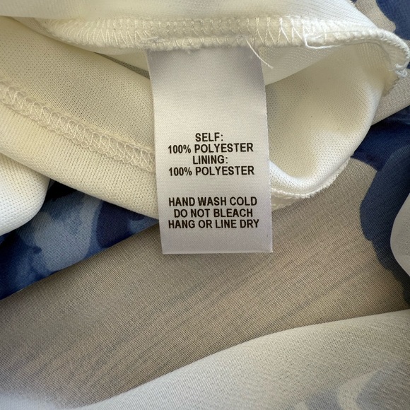 Women’s Beautiful Lulu's Navy Floral Long Sleeve Dress - Picture 15 of 16